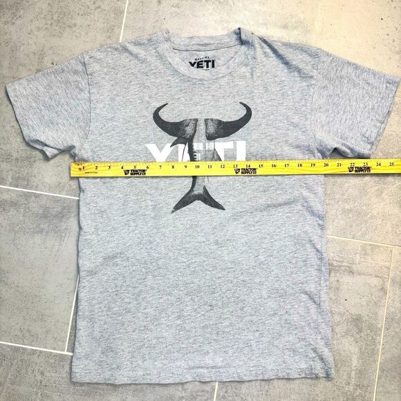 YETI Coolers Cape Buffalo Tarpon Logo T-Shirt - Gray - Men’s Medium - Picture 3 of 6